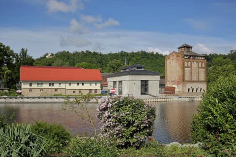 Saale with houses, banks, Saale valley, Bad Kösen, Saale, Naumburg, Saxony-Anhalt, Germany
