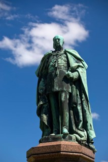 Monument to Emperor Wilhelm I by Fritz Gerth with pedestal made of Swedish red granite, spa garden,