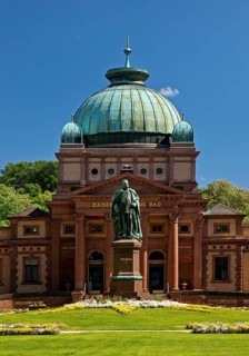 Kaiser-Wilhelms-Bad with monument to Kaiser Wilhelm I in the spa gardens of Bad Homburg vor der