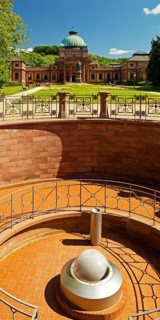 Imperial fountain with Kaiser Wilhelm's bath and monument to Kaiser Wilhelm I in the spa gardens of