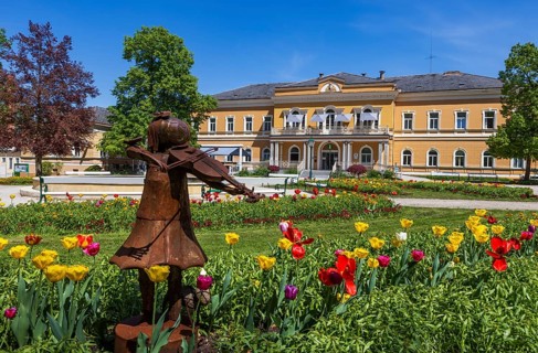 Spa gardens with old spa house, spa town, Bad Hall, Traunviertel, Upper Austria, Austria