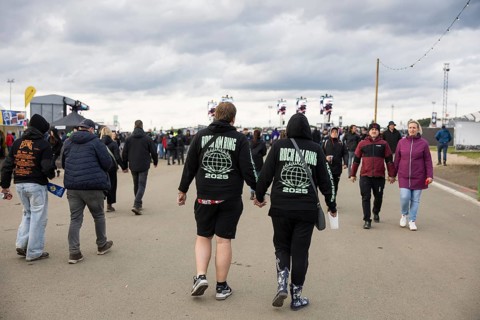 Festival visitor with Rock am Ring 2025 jumper at the Rock am Ring Festival on Sunday, Nürburgring