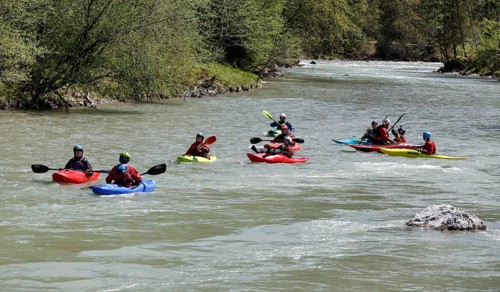Kayaker on the Saalach in Salzbuger Land, Lofer, 19.04.2025, Lofer, Austria