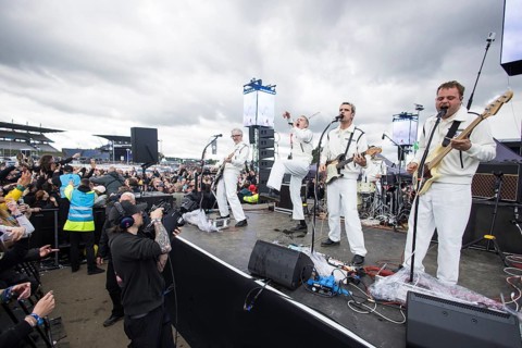 Steffen Israel (guitarist and keyboarder), Felix Brummer (singer), Karl Schumann (guitarist) and