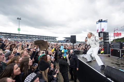 Felix Brummer (Felix Kummer), singer of Kraftklub at a secret gig of the band at the Rock am Ring
