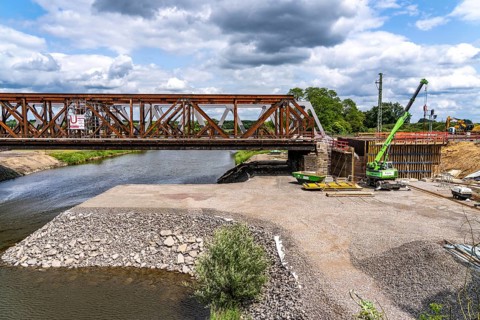 Reconstruction, extension of the Emmerich-Oberhausen railway line, three tracks, including 47 new
