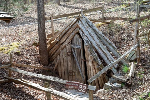 Clinton, Tennessee - The Museum of Appalachia, a collection of pioneer buildings and artifacts. The