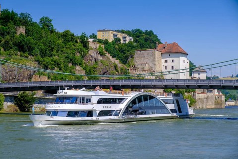 Danube navigation in front of the Vetse Oberhaus, Danube, Passau, Lower Bavaria, Bavaria, Germany