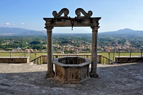 Fountain, draw well in the auditorium, theatre of Roman antiquity at the baroque palace Palazzo