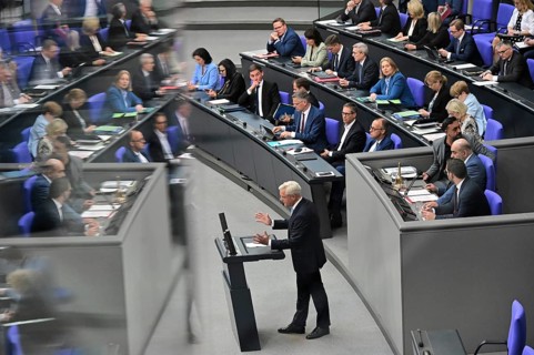 At the 9th session of the German Bundestag, CDU foreign policy expert Dr Norbert Röttgen (CDU/CSU)