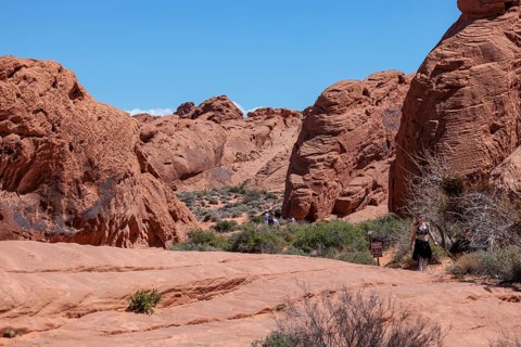 Sign at Fire Canyon Overlook Trailhead warns of hiking in hot weather at Valley of Fire State Park