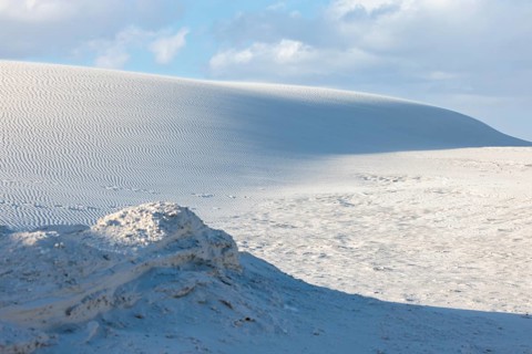 Sand dunes at White Sands National Park in Alamogordo, New Mexico, USA