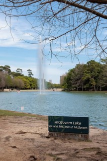 Fountain on Lake McGovern at Hermann Park in downtown Houston, Texas