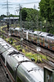 ICE 2 train, RRX, regional express, on the line between Bochum and Dortmund, at Dortmund-Marten,