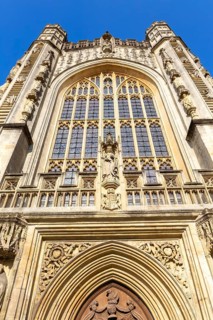 Looking up at frontage of Bath Abbey church, city of Bath, north east Somerset, England, UK
