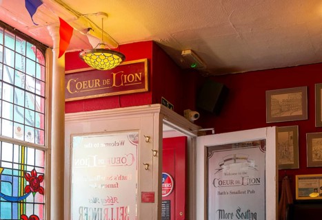 Interior of Couer De Lion pub, Northumberland Passage, city of Bath, north east Somerset, England,