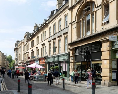 Shops in pedestrianised Cheap Street in city centre of Bath, north east Somerset, England, UK