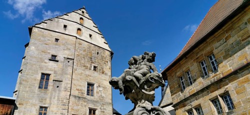 Thurnau Castle, inner courtyard with fountain, Kulmbach district, Upper Franconia, Bavaria, Germany