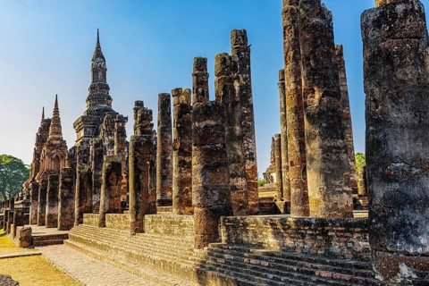 Historic Buddhist temple complex Wat Mahathat, historical park, Sukhothai, Sukhothai province,