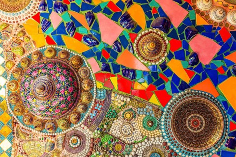 Wall covering with colorful mosaic tiles and incorporated bowls, Buddhist temple complex Wat Phra