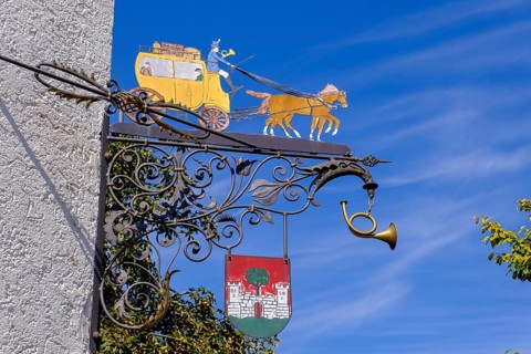 Stagecoach, house sign, Gasthaus zur Post, Altenmarkt an der Alz, Chiemgau, Upper Bavaria, Bavaria,