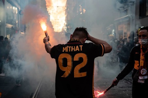 Istanbul, Turkey. November 21st 2021 Turkish Galatasary football supporters light flares in Taksim