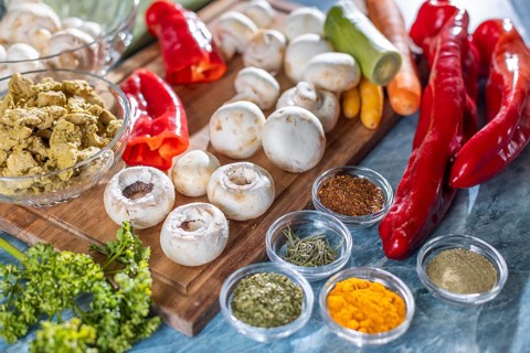 Fresh ingredients and spices such as peppers, meat substitutes, mushrooms and carrots