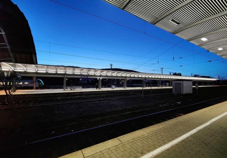 Platform with roof in the evening, central railway station, Hagen, North Rhine-Westphalia, Germany