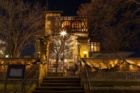 Atmospheric night view of the restaurant Villa Marie am Blauen Wunder with Christmas decoration,