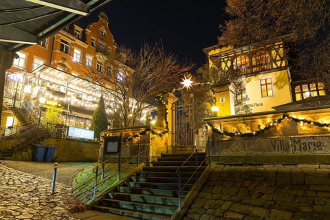 Atmospheric night view of the Cafe Toscana restaurant and Villa Marie am Blauen Wunder with