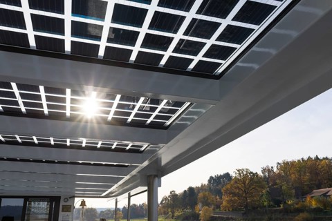 New electric ferry Klarisse with solar cells on the roof, Elbe ferry between Niederlommatzsch and