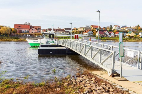 Elbe ferry between Diesbar-Seußlitz and Niederlommatzsch, Diesbar-Seußlitz ferry terminal, Saxony,