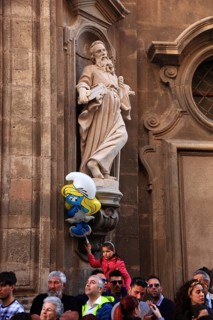 Sicily, Trapani, spectators at the Good Friday mystery procession La Processione dei Misteri,