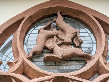 Hare window, three-hare window, optical illusion, three hares running in circles, ears, symbol of