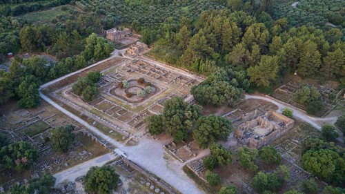 Soft morning light, Leonidaion, workshop of Phidias and early Christian Bailica, Heroon,