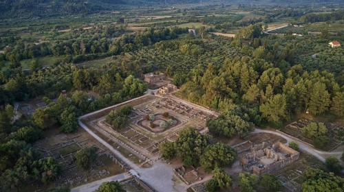 Soft morning light, Leonidaion, workshop of Phidias and early Christian Bailica, Heroon,