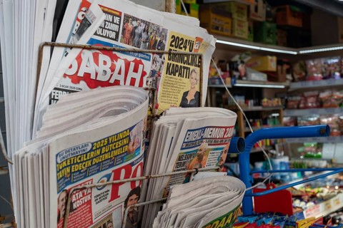 Istanbul, Turkey. January 3rd 2025. Turkish newspapers for sale outside a kiosk in the Karakoy