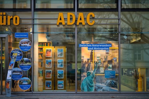 ADAC Reisebüro, advertising for trips to the USA, Kronprinzenstraße, Stuttgart, Baden-Württemberg,