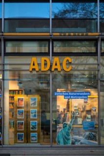 ADAC Reisebüro, advertising for trips to the USA, Kronprinzenstraße, Stuttgart, Baden-Württemberg,