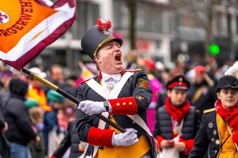 Rose Monday procession in Düsseldorf, theme floats and foot groups of the carnival societies and