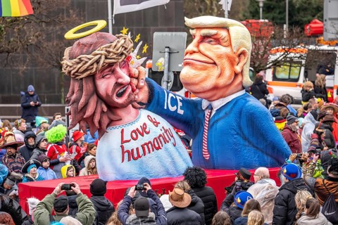 Rose Monday procession in Düsseldorf, theme car by wagon manufacturer Jacques Tilly, theme US