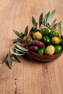 A mixture of olives, varieties of chalkidiki, Verdi giganti and Kalamata, in a bowl, top view, no