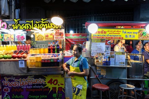 Bangkok, Thailand. February 18th 2025. Street food stalls selling fresh juice and fish maw soup in