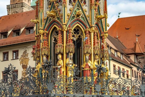 The Schöne Brunnen am Hauptmarkt, Nuremberg, Bavaria, Germany