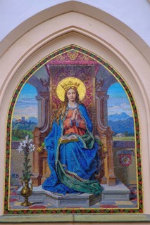 St. Maria, Mosaik, Südfassade, Stadtpfarrkirche St. Nikolaus, Rosenheim, Upper Bavaria, Bavaria,