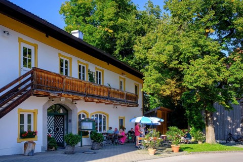 Schlossgaststätte Wildenwart, bei Prutting, Chiemgau, Upper Bavaria, Bavaria, Germany