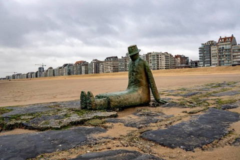Art on the North Sea beach, in Knokke-Heist, La Mer, ce grand sculpteur, or The Sea, the Great