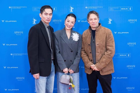 Hang Chong, Michelle Yeoh and Sean Baker in front of the premiere of the film Everything Everywhere