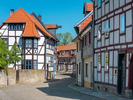 Street with half-timbered houses and cobblestones, Fachwerkstadt Osterwieck, Harz, Harzvorland,