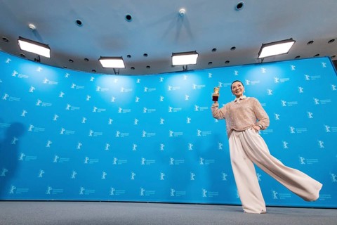 Michelle Yeoh with the Golden Bear at the photo call at the Hyatt Hotel Berlin on 13.02.2026. The